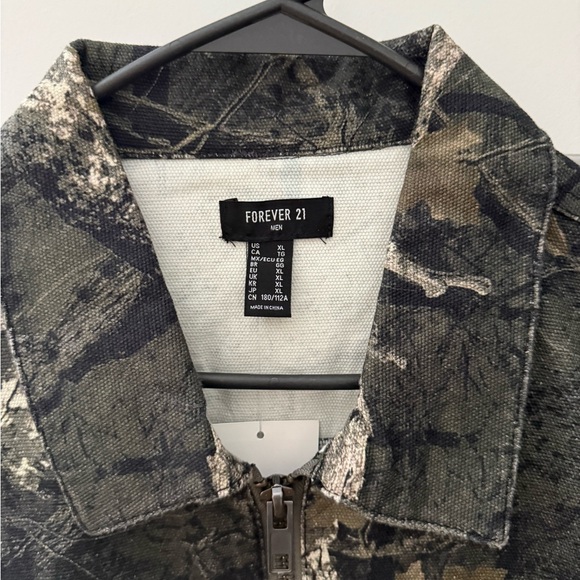 Forever 21 Men's Leaf Pattern Military Jacket - Picture 2 of 2